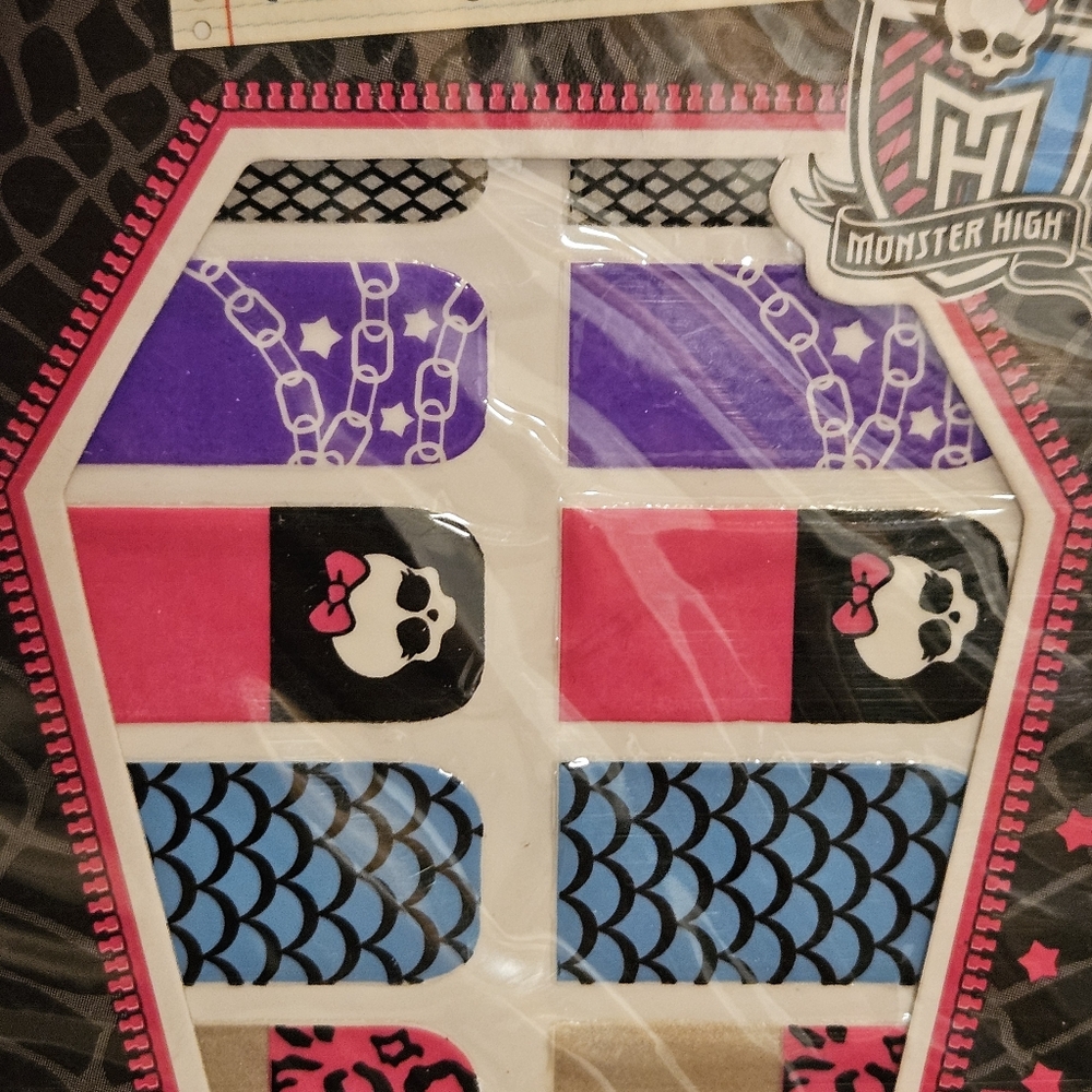 💣♡Monster High Nail Stickers - Picture 2 of 5